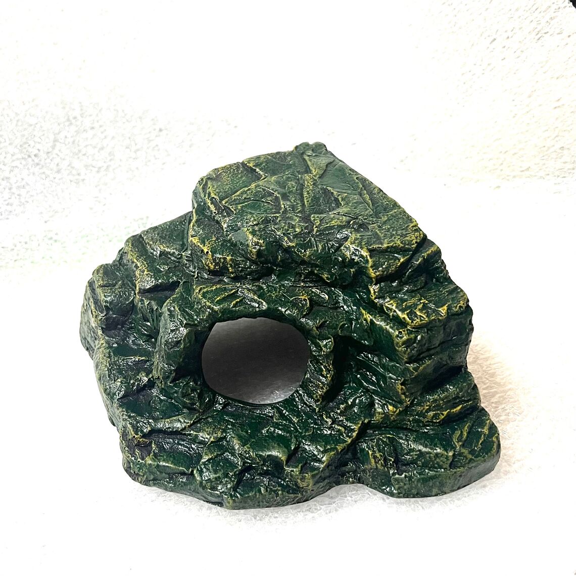 Укрытие угловое зеленое 13*14*7 см