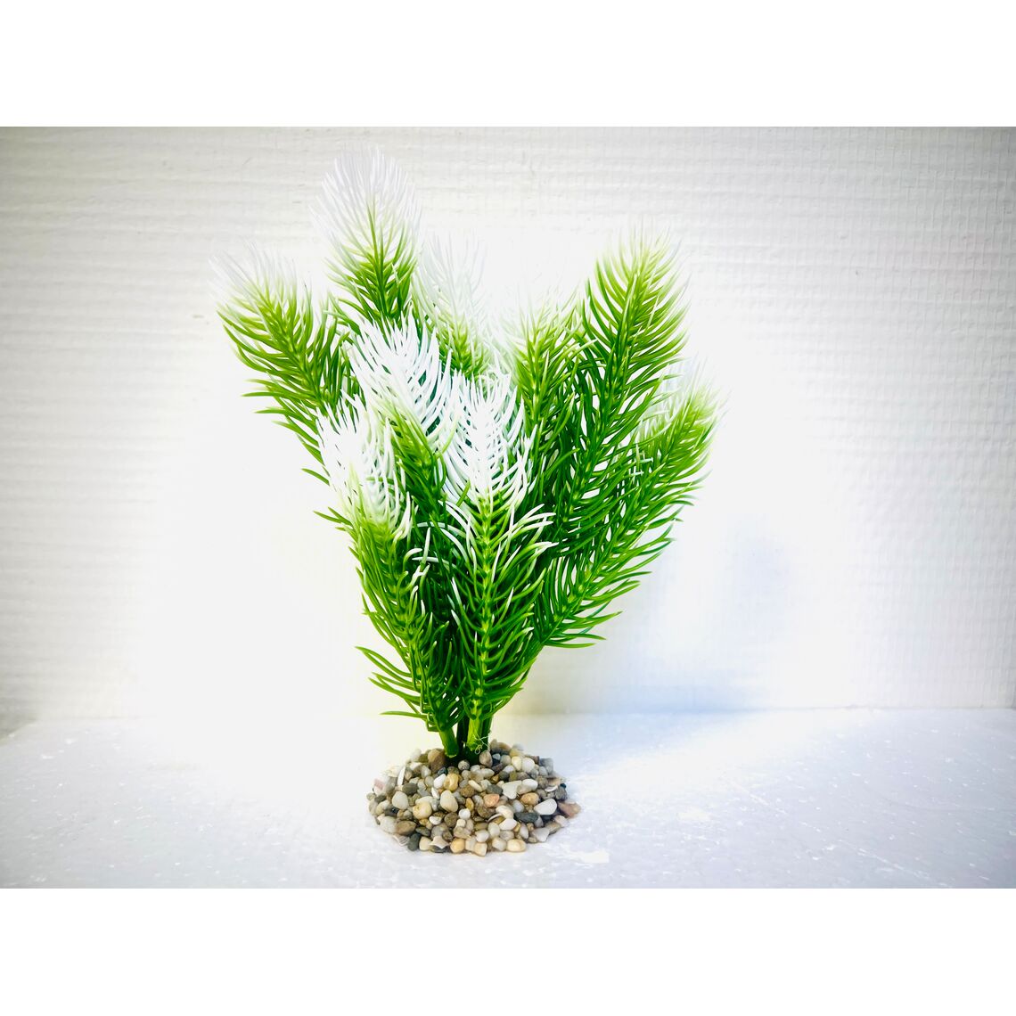 Искусственное растение бело-зленое 22 см