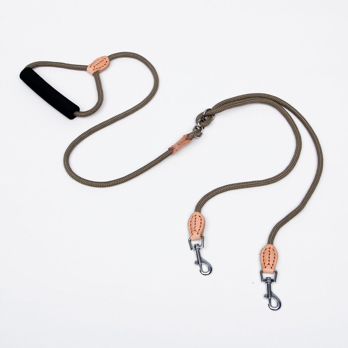 Поводок 8 мм со своркой на 2 собак, полиэстер и натуральная кожа, 73 + 2х57 см, бежевый   3276132